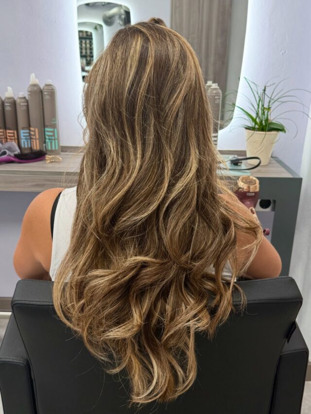 Ein bisschen frische Farbe für dunklere Tage ✨
Manchmal reicht schon ein kleiner Change,
um sich wieder richtig wohlzufühlen 🤍📲 WhatsApp 055134527
💬 Beratungsgespräch online buchenwww.salon-lange.deKommt gerne vorbei und
✨lasst Euch verzaubern ✨#salonlange #friseurgöttingen #göttingenfriseur #blondehair #balayage