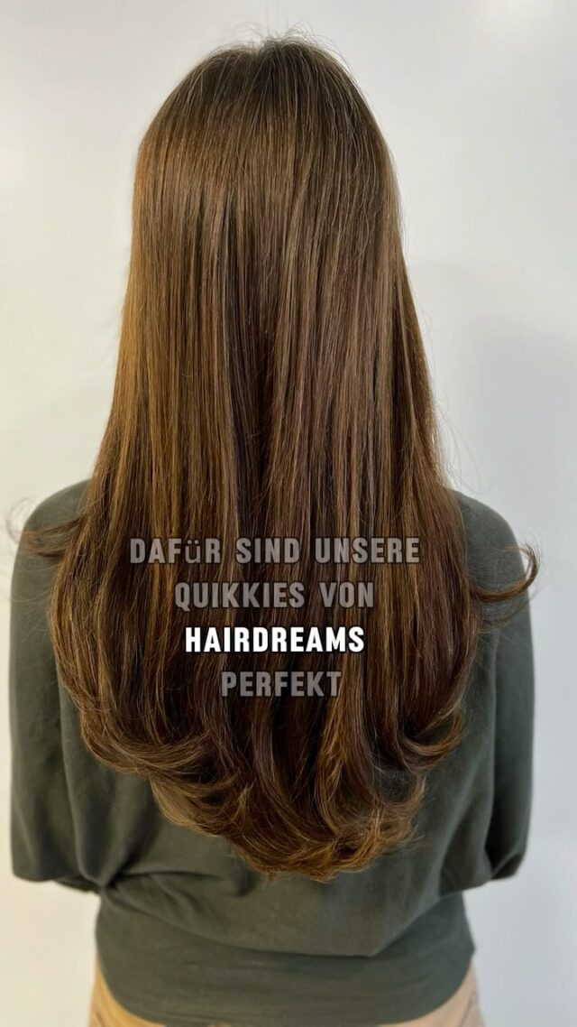 Feines Haar braucht nicht einfach mehr Haare – sondern die richtige Technik! 🤍✨

Gerade bei feinem Haar kommt es auf jedes Detail an: die richtige Haarmenge, eine präzise Platzierung und Verbindungen, die möglichst unsichtbar bleiben.

Bei unserer Kundin haben wir mit den Quikkies von Hairdreams gearbeitet. 🤍

Was macht diese Methode so besonders?

✨ 100 % hochwertiges Echthaar für ein natürliches Haargefühl

✨ Ultraflache Tape-Verbindungen, die sich unauffällig ins Eigenhaar integrieren

✨ Quikkies SECRETS, bei denen die Haare direkt am oberen Rand der Tapes beginnen und so die Verbindungsstellen nahezu unsichtbar machen

✨ Individuelle Einarbeitung, abgestimmt auf Haarstruktur, Haardichte und den gewünschten Look

Denn gerade bei feinem Haar ist nicht nur entscheidend, wie viele Extensions eingesetzt werden, sondern vor allem WO und WIE. 🤍

Unser Ziel? Mehr Fülle, ein natürliches Ergebnis und Extensions, die niemand als solche erkennt.

Du wünschst dir auch volleres Haar? Dann lass dich von uns beraten. ✨

Kommt gerne vorbei und 
✨lasst Euch verzaubern ✨

📲 WhatsApp 055134527

www.salon-lange.de

#salonlange #friseurgöttingen #göttingen #hairdreamsextensions #haarverdichtunggöttingen